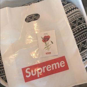 - SUPREME BAG AND poppy SEEDS